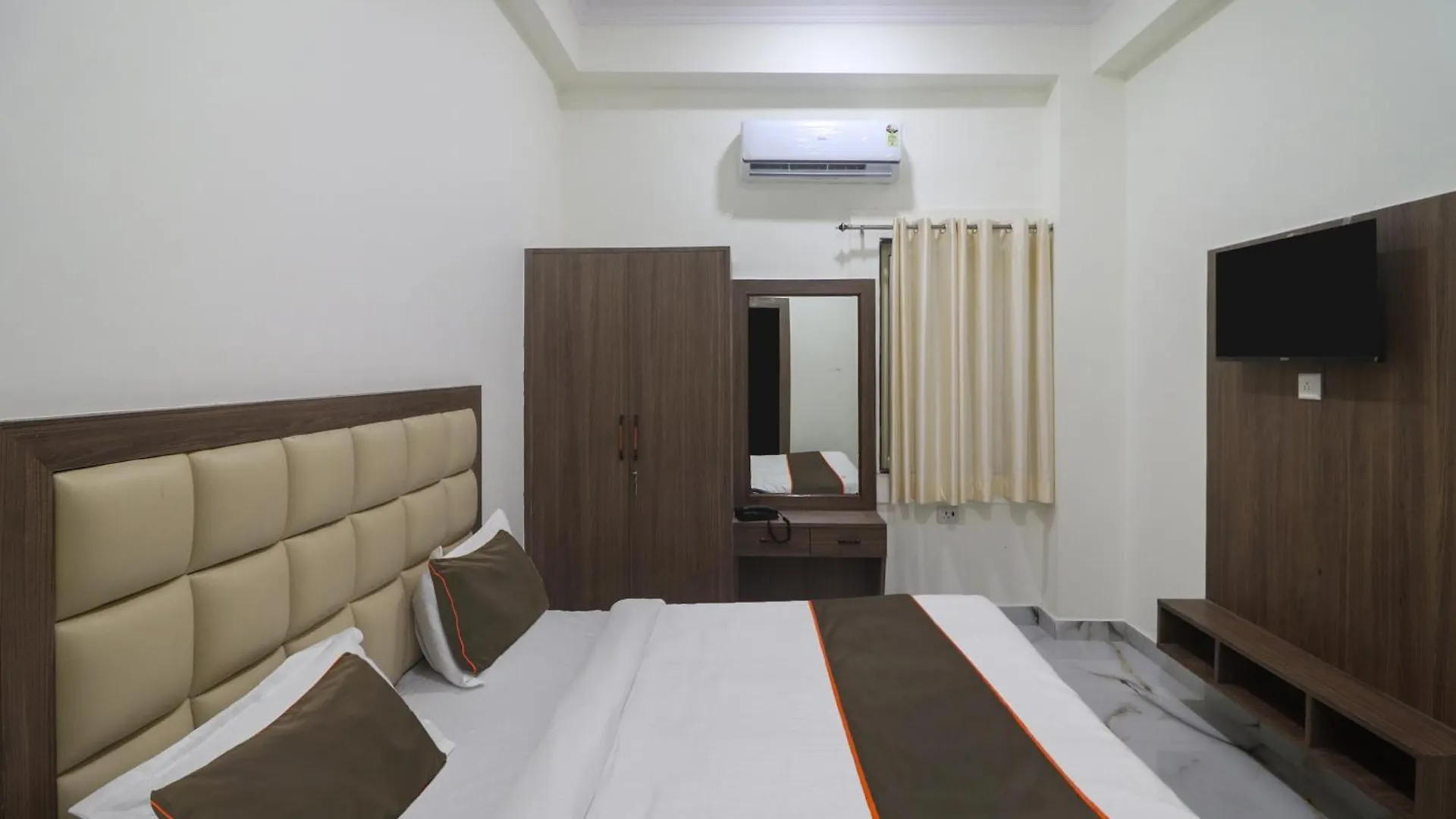 Collection O Hotel Shailly Inn Star Agra