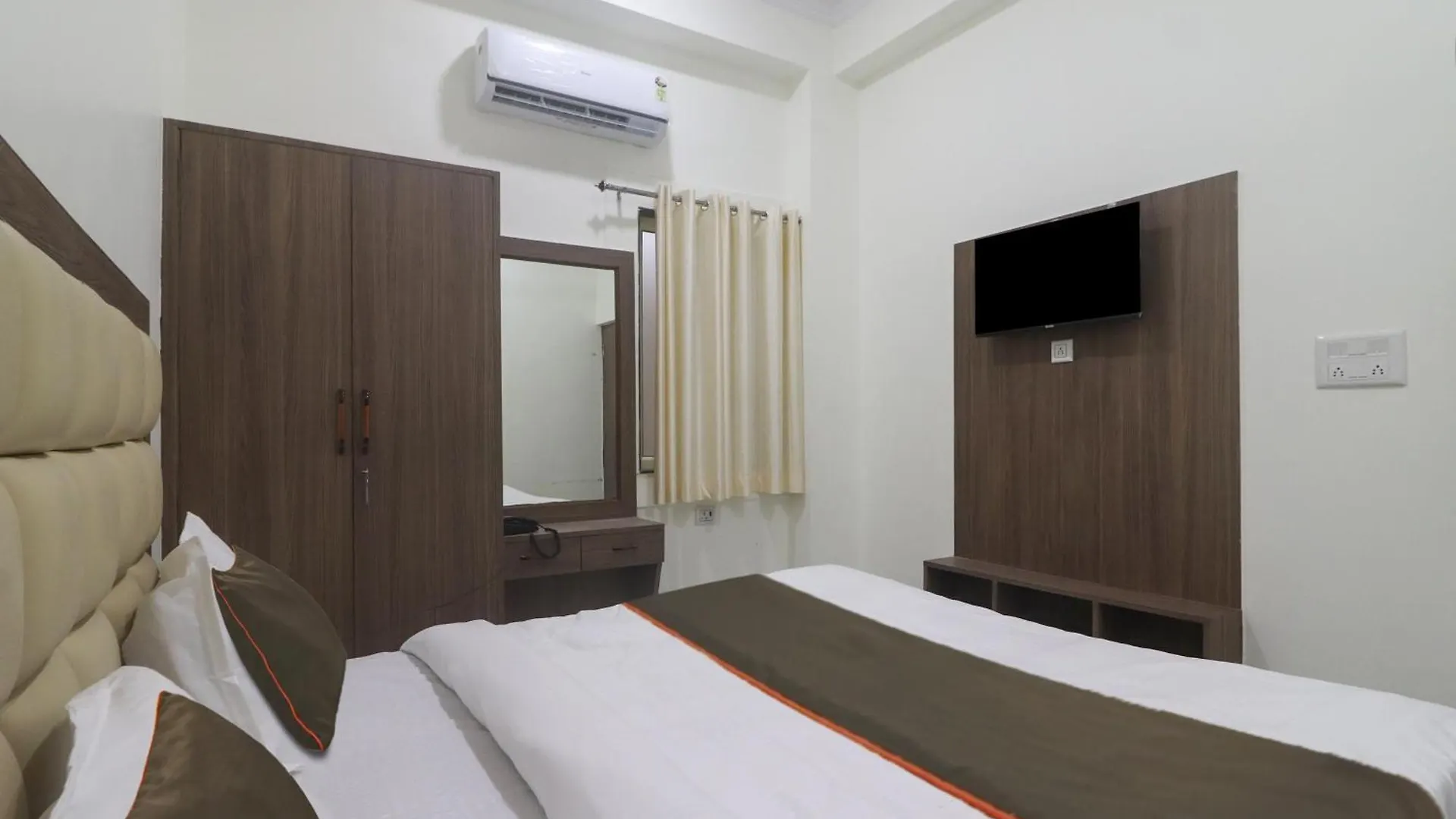 Collection O Hotel Shailly Inn Star Agra